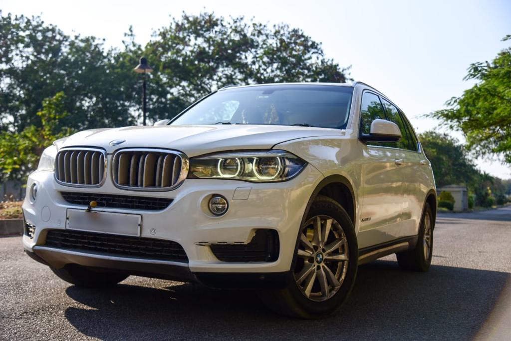 BMW X5 2015 White (Self-Driver)