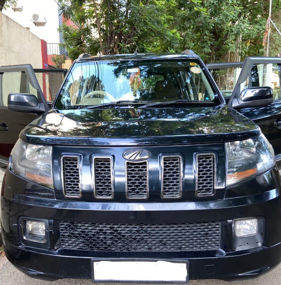 Mahindra TUV300 2018 Black(Self-Driver)